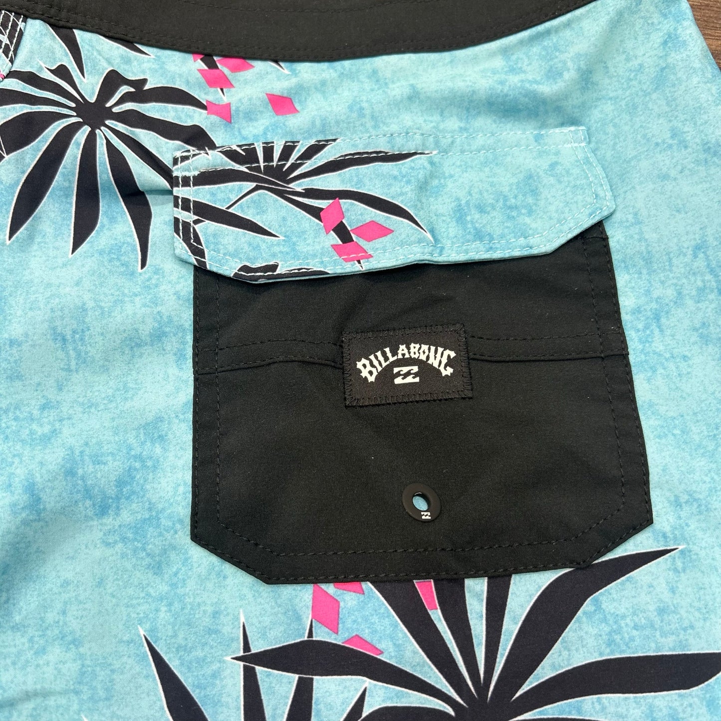 Billabong Sundays Pro Stretch 19” Mid Length Boardshort in Neon Blue Size 34